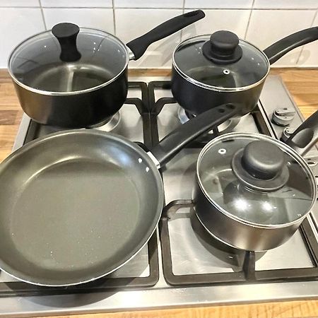 לונדון A Fantastic One Double Bedroom Flat מראה חיצוני תמונה