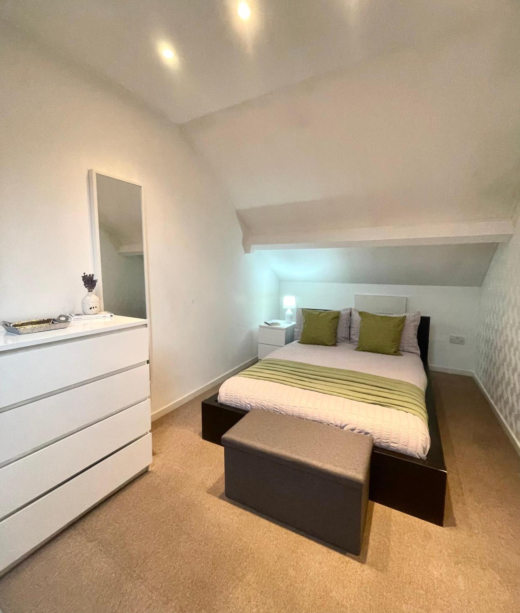 לונדון A Fantastic One Double Bedroom Flat מראה חיצוני תמונה